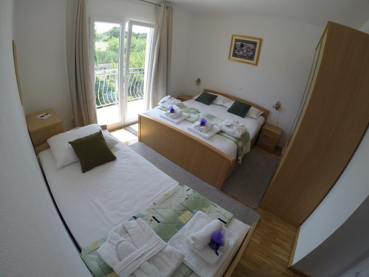 Apartment A. Zizic Слатине Екстер'єр фото